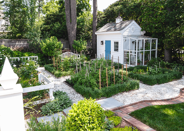 Colonial Style Shade Garden